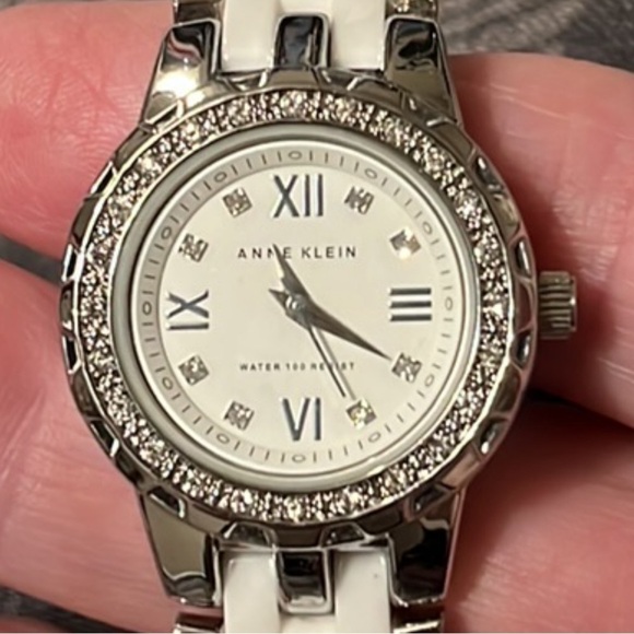 Anne Klein watch. White and silver - Picture 2 of 5